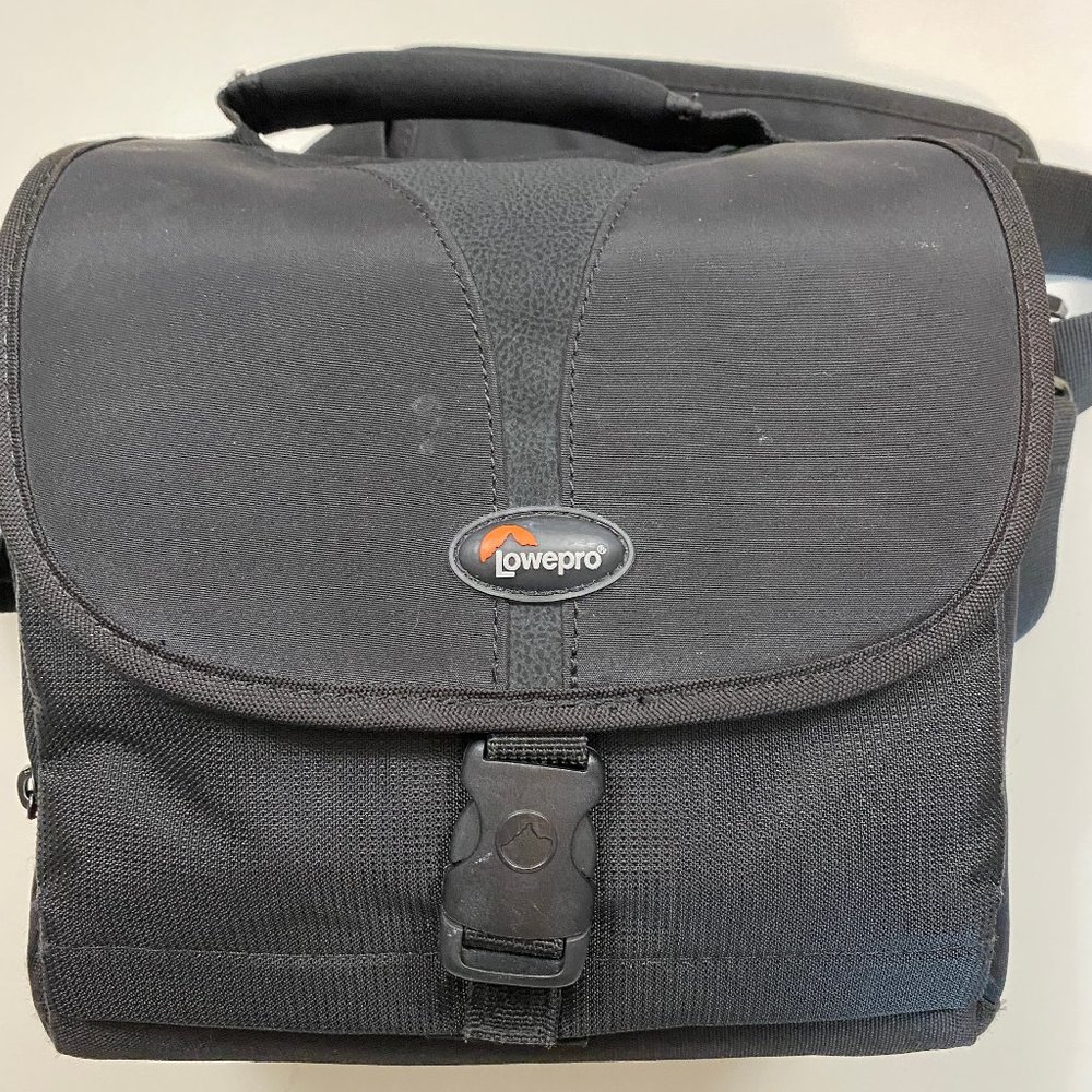 ***Lowepro Rezo 180 AW Camera Bag***